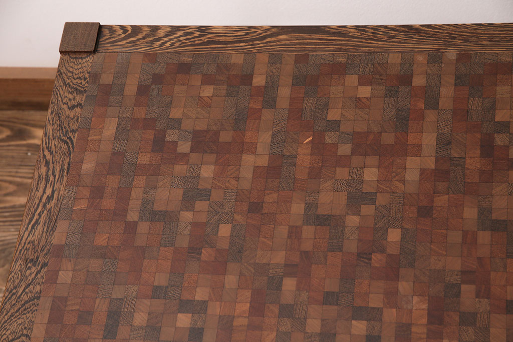 北欧ヴィンテージ　デンマーク製　TRANEKAER DENMARK(トラネケア社)　Rolf Middelboe(ロルフ・ミドルボー)　ローズウッド材　アート作品のように美しいパーケット天板のセンターテーブル(ローテーブル、寄木細工、ビンテージ)(R-047974)