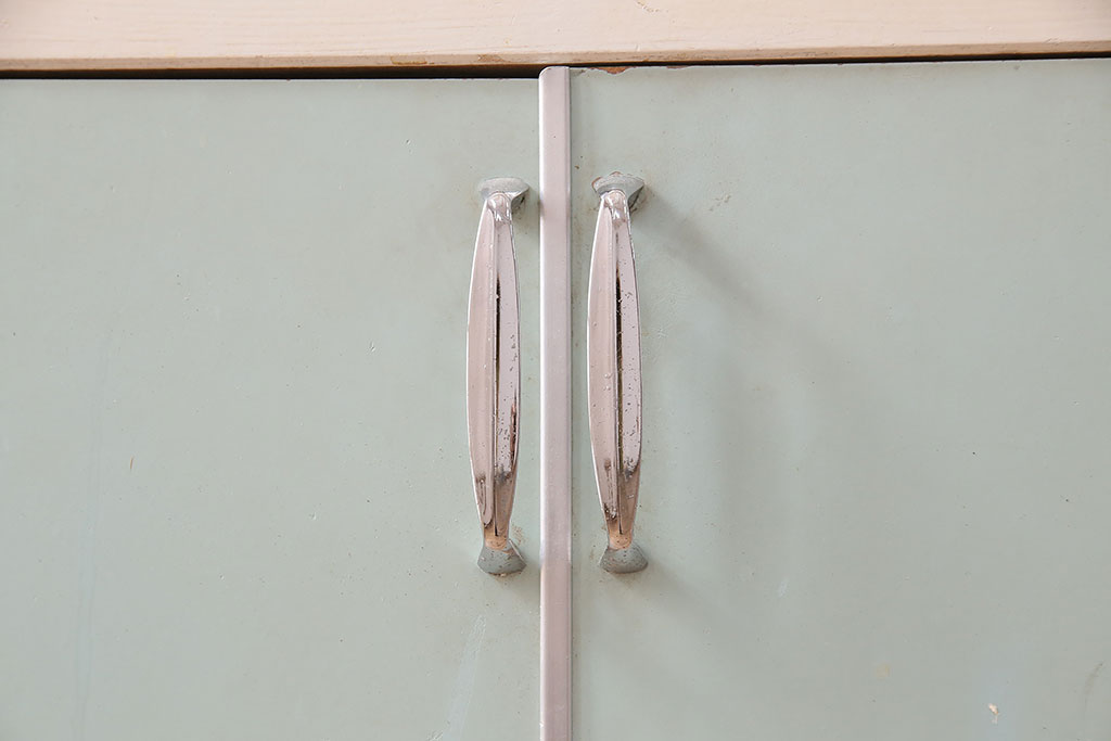 イギリスヴィンテージ　レトロな雰囲気たっぷりのキッチンキャビネット(食器棚、収納棚、戸棚、ビンテージ)(R-047987)