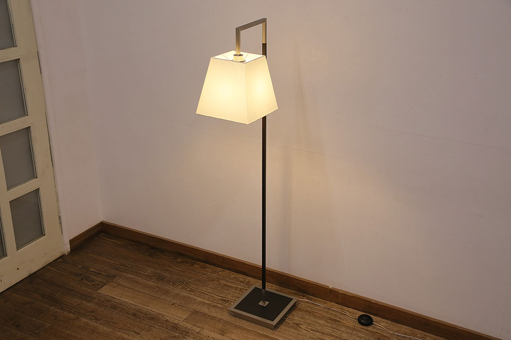 中古　山田照明　FD-4172-L　スタイリッシュな佇まいが魅力のスタンド照明(フロアスタンド、照明、スタンドライト)(R-048011)