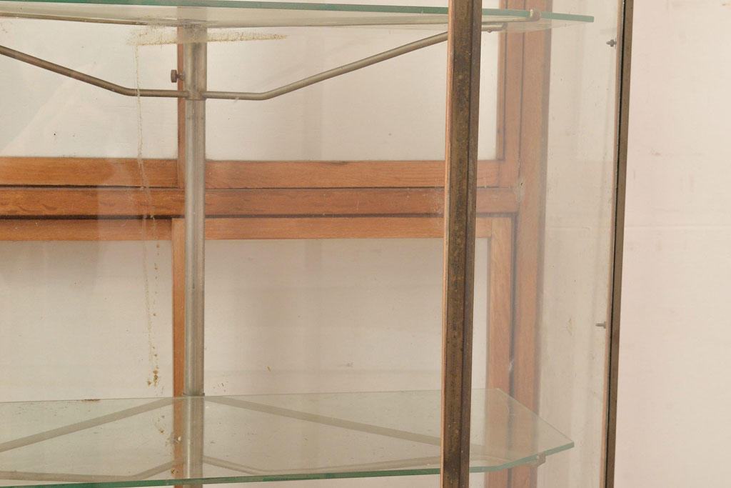 和製アンティーク　五角形のフォルムが珍しい!ナラ材製の縦型ガラスケース(ショーケース、陳列棚)(R-048039)