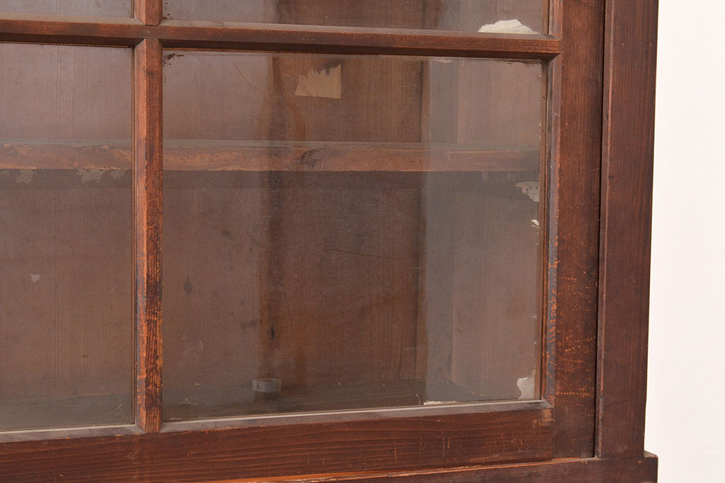 和製アンティーク　前面ヒノキ　使い込まれた木の風合いが味わい深い戸棚(ガラス戸棚、キャビネット、収納棚、食器棚)(R-048049)