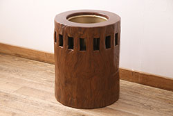 和製アンティーク　水車の軸を利用してつくられた珍しい意匠の立ち火鉢(木製火鉢、手あぶり)(R-048090)