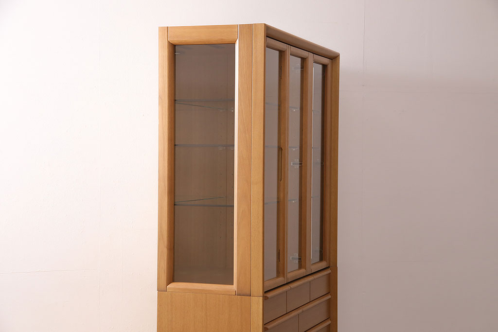 中古　美品　コスガ(KOSUGA)社の北欧スタイルに活躍するキャビネット(食器棚、収納棚、戸棚)(定価約24万円)(R-048102)