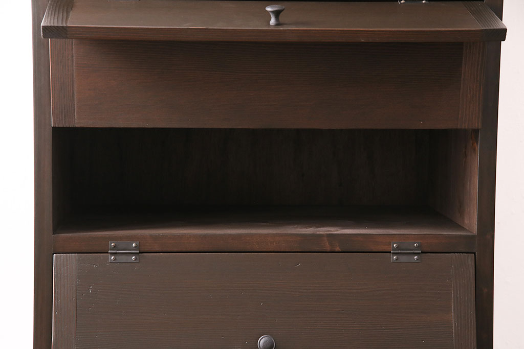 【オーダー家具実例】パタパタ扉の下駄箱をご希望のサイズで新規製作しました。本体は厚みのあるヒノキ無垢材で強度もバッチリ!前板は古材で