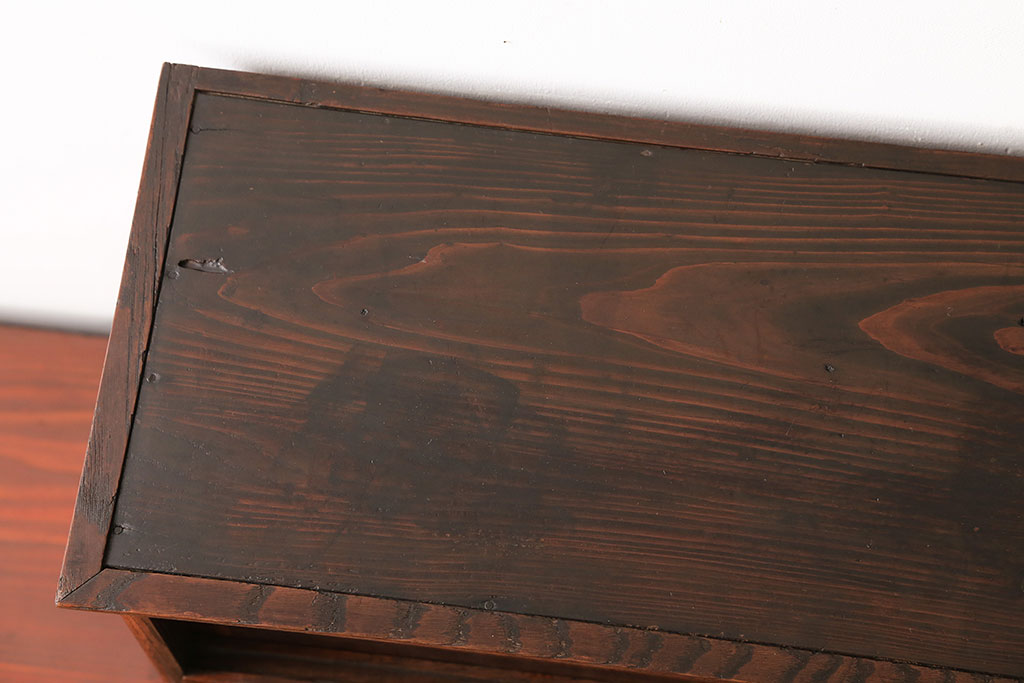 和製アンティーク　ケヤキ材と黒柿材の木肌が味わい深い、小ぶりな重ね茶箪笥(茶棚、飾り棚、収納棚)(R-048106)