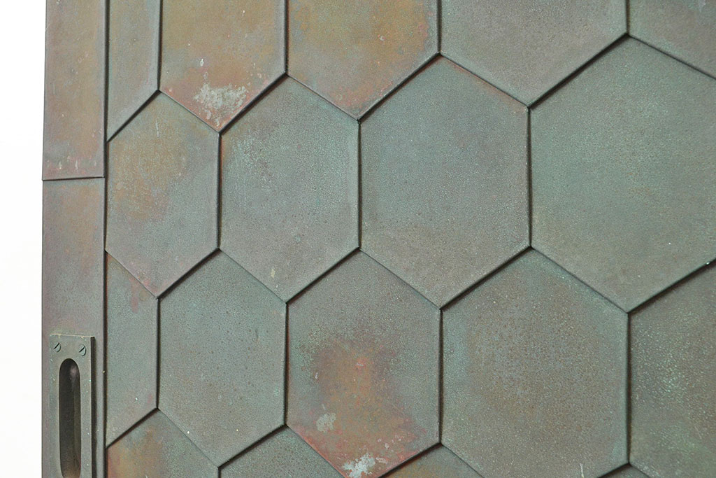 和製アンティーク　激レア!亀甲模様の銅板が付いた珍しいつくりの引き戸2枚セット(建具、蔵戸、ドア、扉)(R-048110)