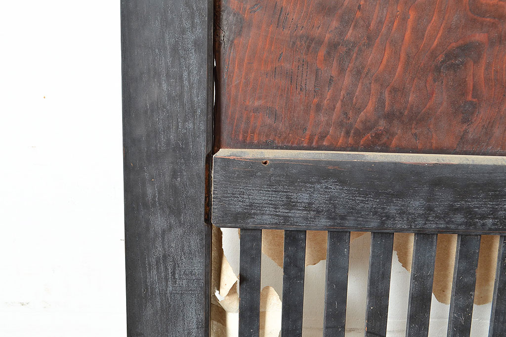 アンティーク建具　明治期　独特な木目と趣のある古い風合いが魅力的な格子帯戸2枚セット(引き戸、建具)(R-048116)