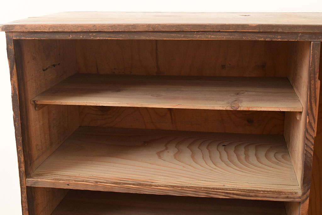 和製アンティーク　杉材合板　昔懐かしい雰囲気が魅力の昭和レトロな下駄箱(収納棚、キャビネット)(R-048151)
