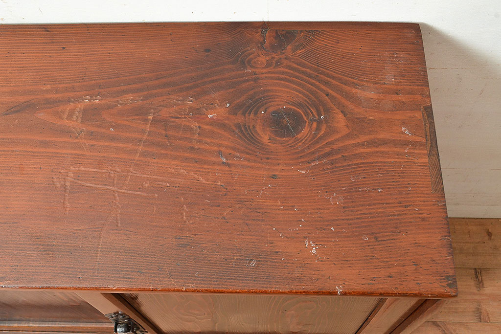 和製アンティーク　前面ケヤキ材　年月を重ねた木の味わいが楽しめる明治期の古い戸棚(収納棚)(R-048185)