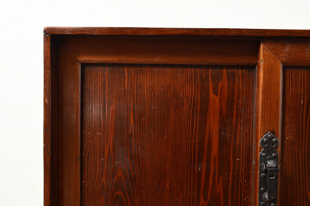 和製アンティーク　前面ケヤキ材　年月を重ねた木の味わいが楽しめる明治期の古い戸棚(収納棚)(R-048185)