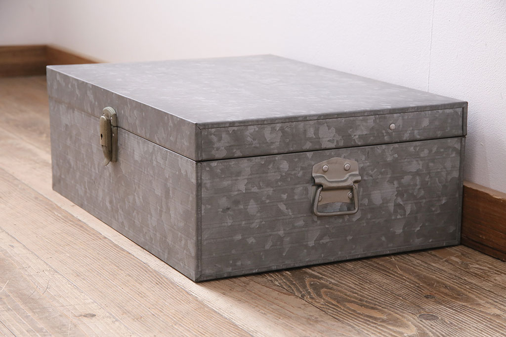 美品 アンティーク雑貨 しっかりとした作りの格好良いブリキ製BOX(収納