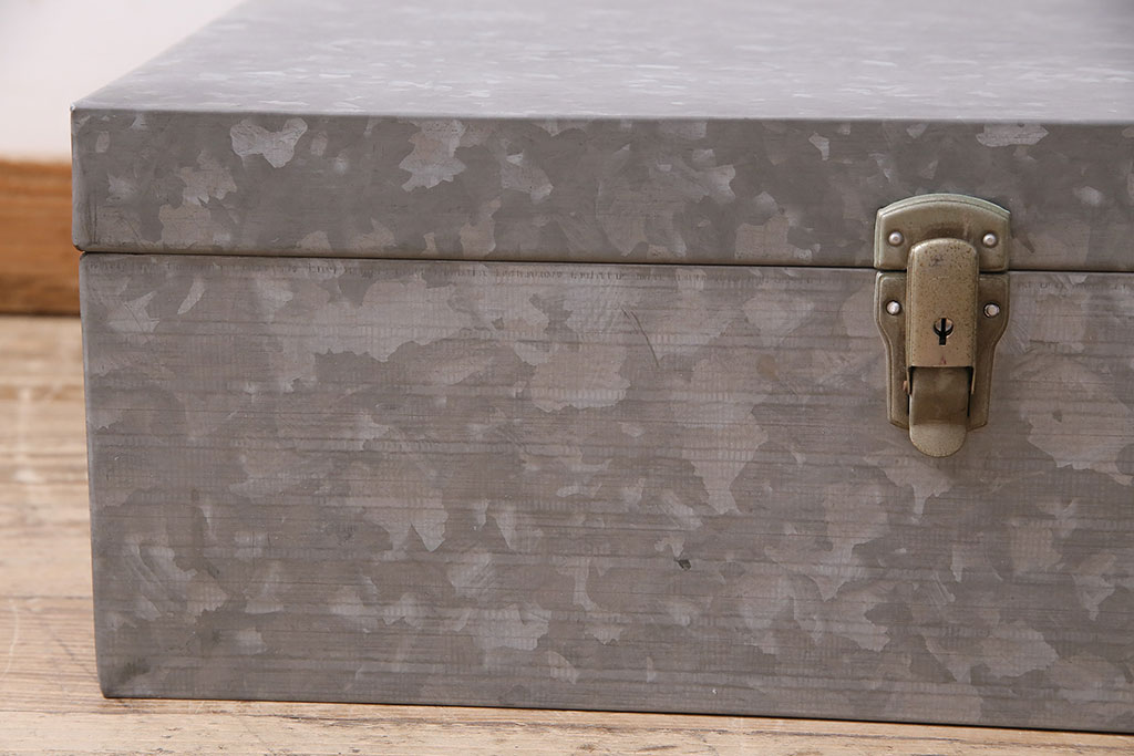 美品 アンティーク雑貨 しっかりとした作りの格好良いブリキ製BOX(収納 