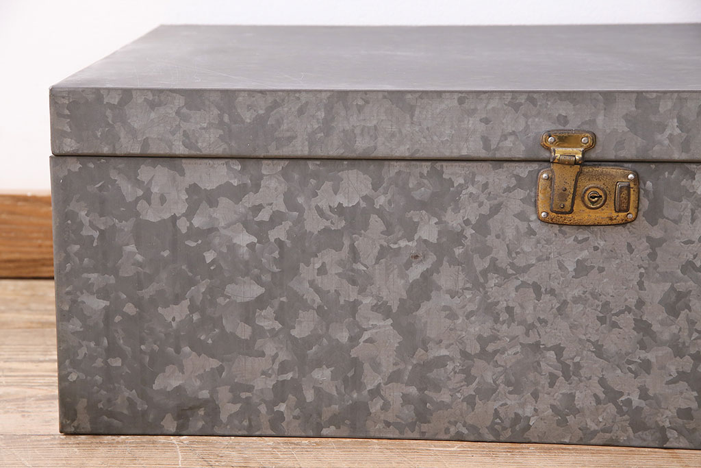 美品　アンティーク雑貨　インダストリアルな雰囲気を高めてくれるブリキ製BOX(収納ボックス、収納箱、小物収納)(R-048247)