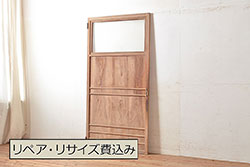 和製アンティーク　窓付き　シンプルなデザインと味のある木肌が魅力的な木製ドア(扉、建具)(R-048250)