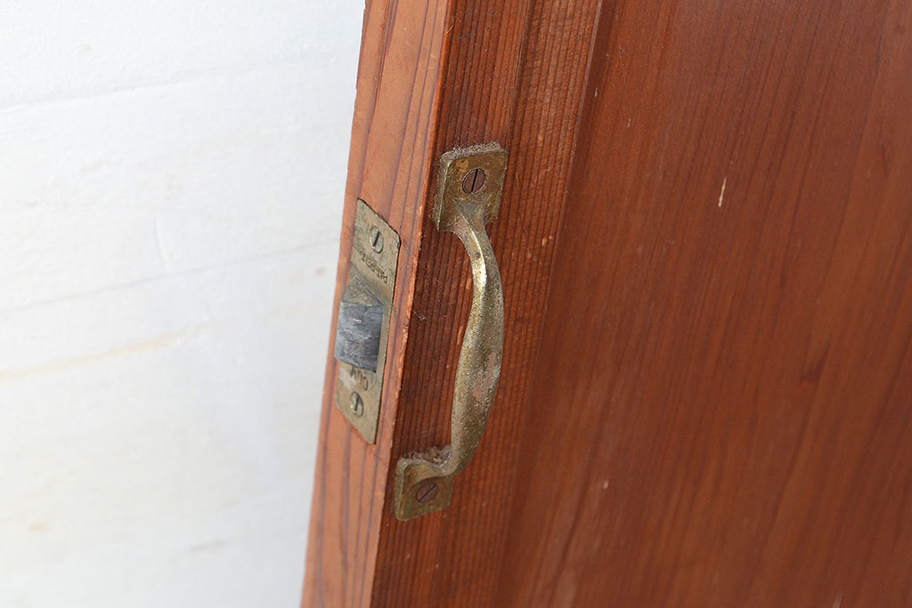 アンティーク建具 秋田杉の一枚板を使用した、シンプルな扉(ドア
