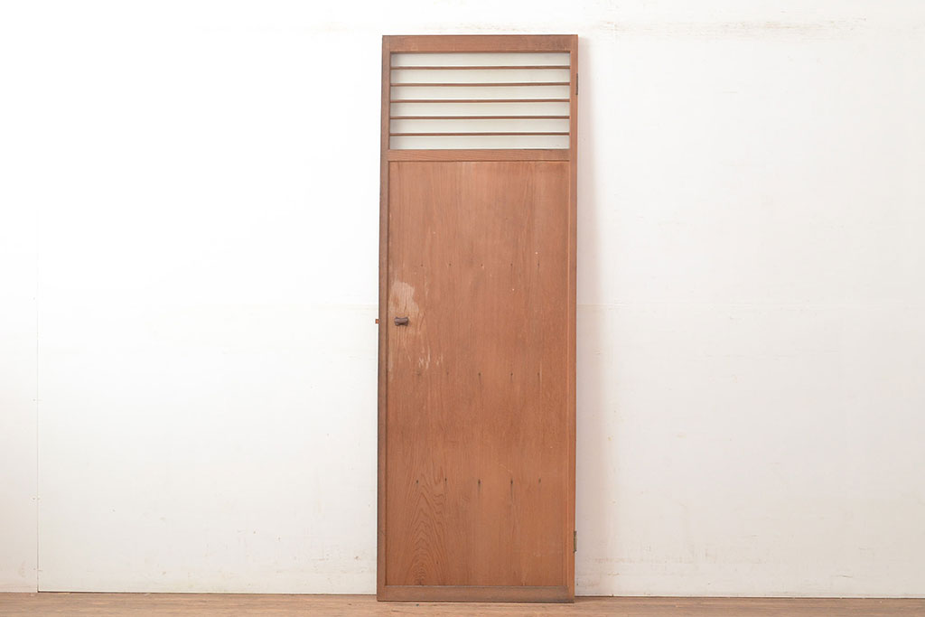 アンティーク建具　素朴な佇まいがレトロさを演出する木製扉(ドア、建具)(R-048325)