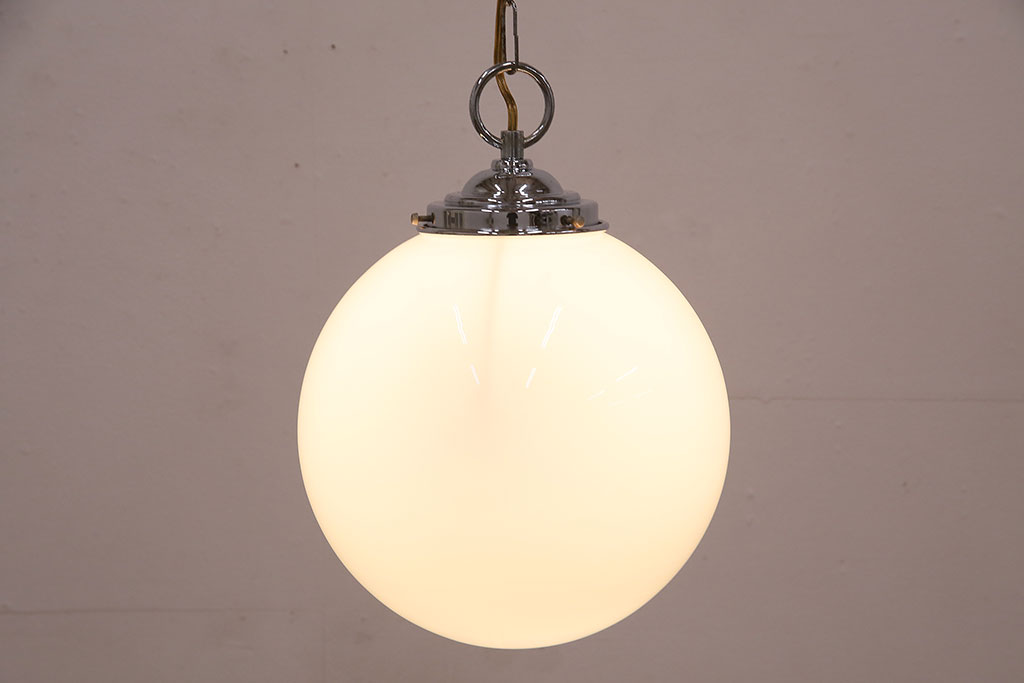 ビンテージ照明　様々なテイストに馴染みやすい球体型の天井照明(ペンダントライト、吊り下げ照明)(R-048334)