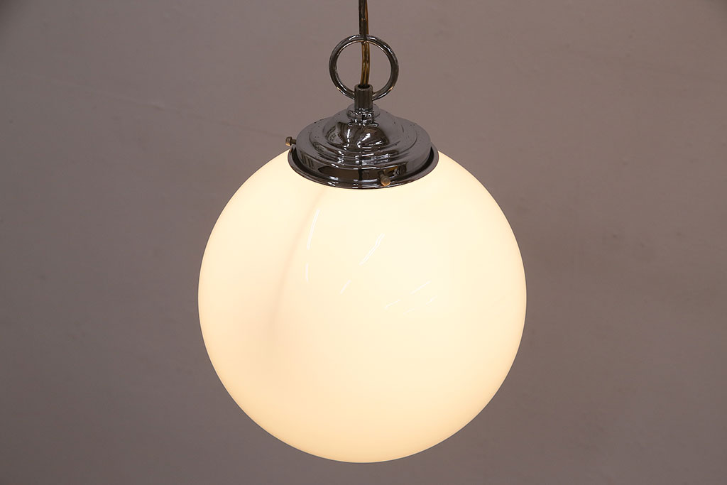 ビンテージ照明　様々なテイストに馴染みやすい球体型の天井照明(ペンダントライト、吊り下げ照明)(R-048336)