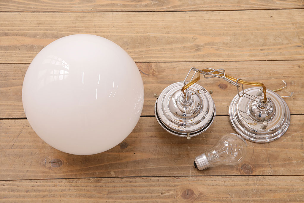 ビンテージ照明　様々なテイストに馴染みやすい球体型の天井照明(ペンダントライト、吊り下げ照明)(R-048336)