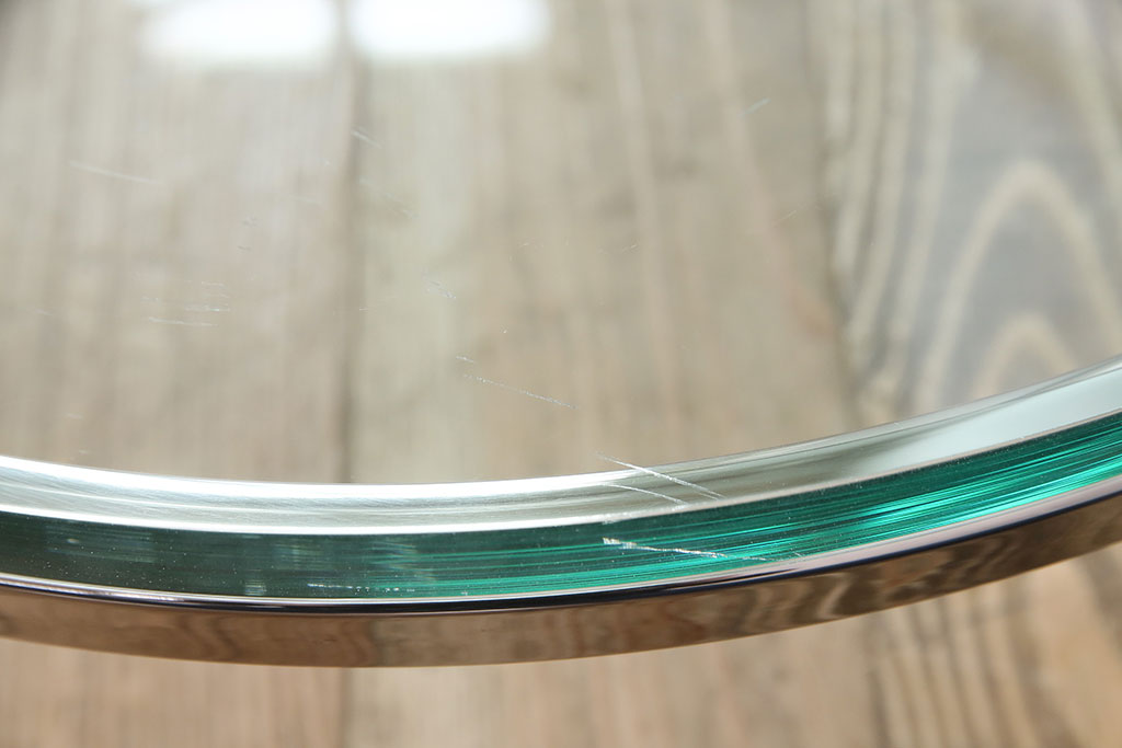 中古　天板ガラス2cm  無駄のない洗練された佇まいが魅力的なラウンドガラステーブル(丸テーブル、ディスプレイ台)(R-048342)