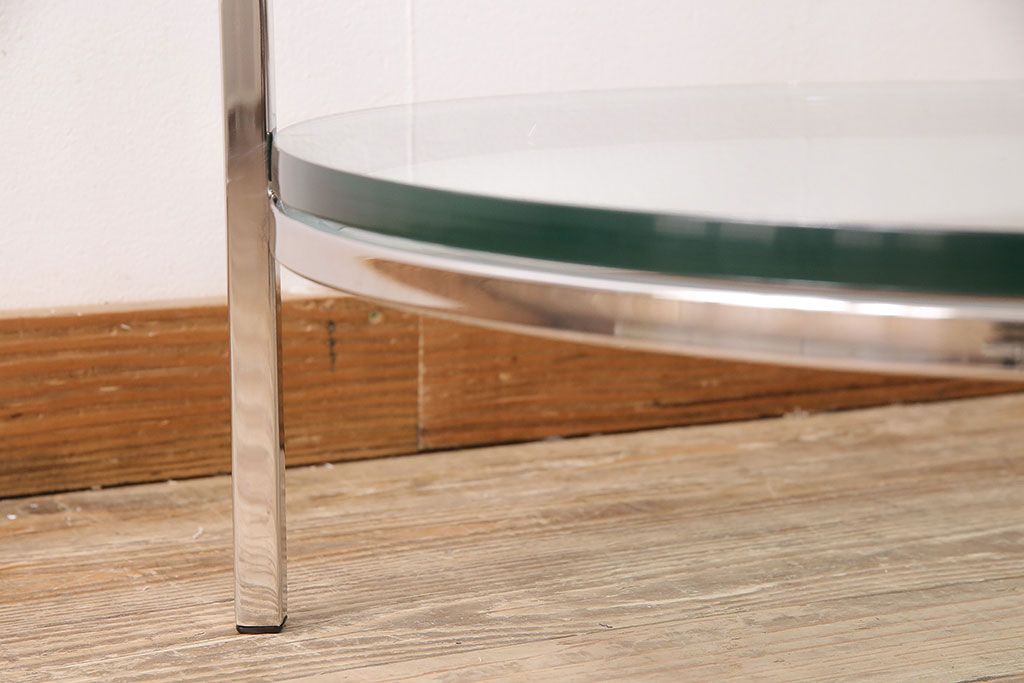 中古　天板ガラス2cm  無駄のない洗練された佇まいが魅力的なラウンドガラステーブル(丸テーブル、ディスプレイ台)(R-048342)