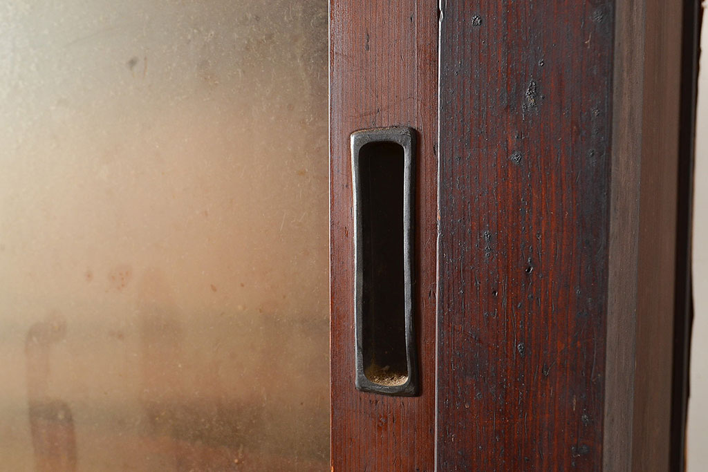 和製アンティーク　前面ヒノキ材　どこか懐かしさを感じる時代の味が魅力的な重ね戸棚(収納棚、食器棚、キャビネット)(R-048345)
