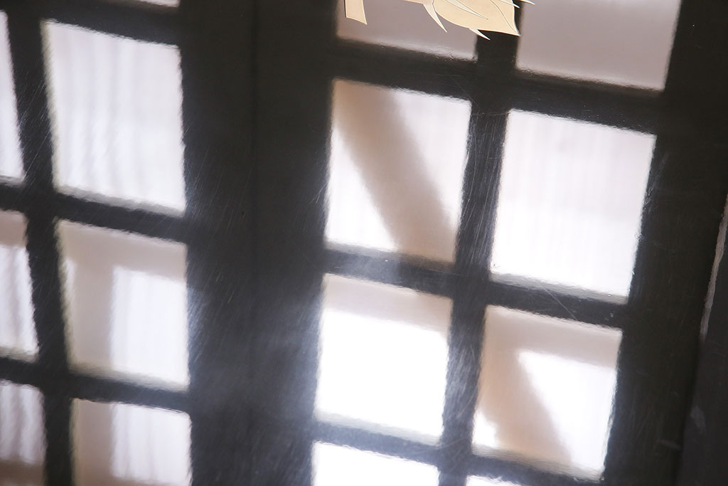 中古　輪島塗　加賀蒔絵　井波唯志作　上品な佇まいが魅力的なガラス天板付きの金蒔絵座卓(ローテーブル)(定価約350万円)(R-048385)