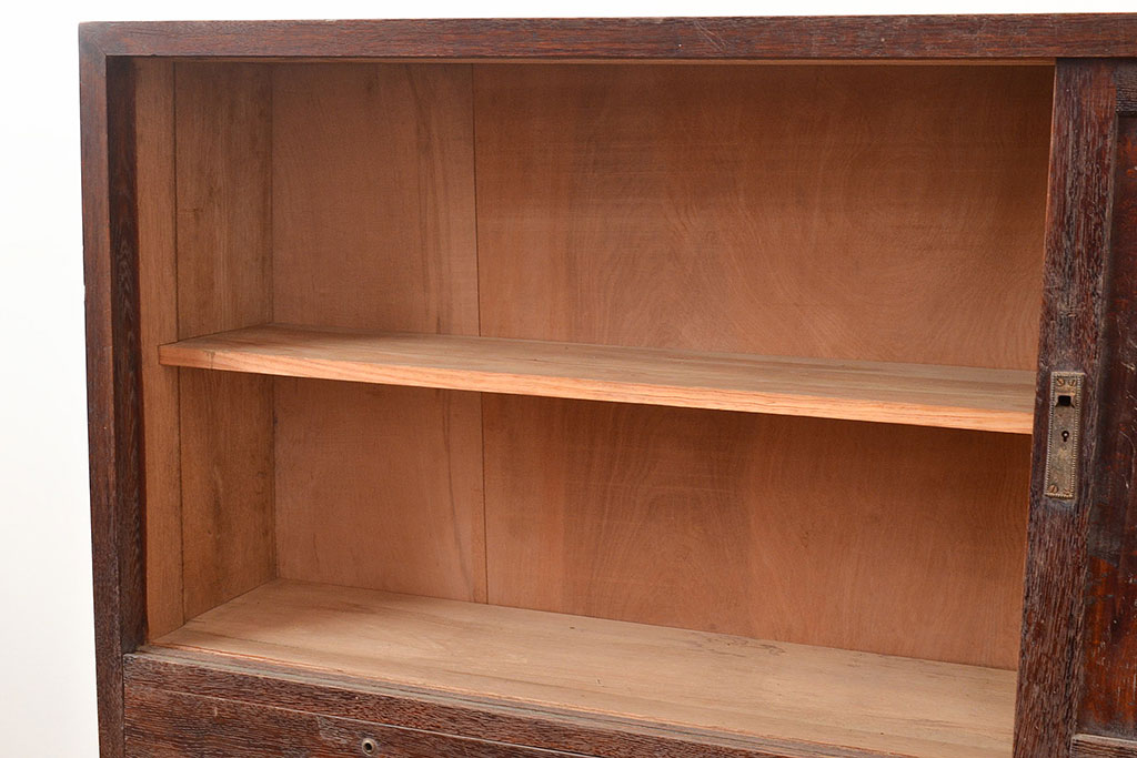 和製アンティーク 昭和中期 三方ナラ材 薄型の収納棚(戸棚、サイド