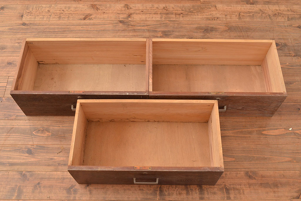 和製アンティーク　昭和中期　三方ナラ材　薄型の収納棚(戸棚、サイドボード)(R-048401)