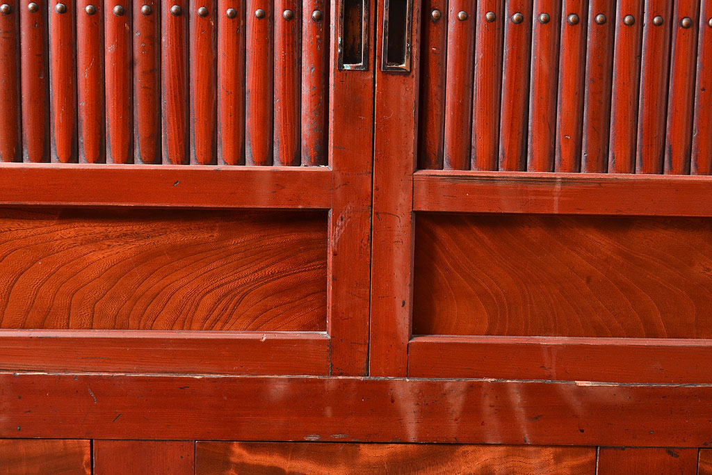 和製アンティーク　希少・美品!赤みがかった色味が上質な雰囲気を醸し出す7尺水屋箪笥(重ね箪笥、収納棚、戸棚)(R-048475)