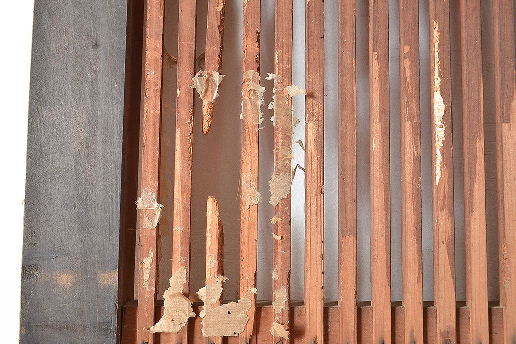 アンティーク建具　品よく並んだ縦桟が和の趣きを高める蔵戸(引き戸、玄関戸)(R-048479)