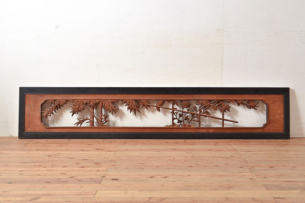アンティーク建具　菊の花・竹　繊細に表現された彫刻が風流な彫刻欄間(明り取り、建具)(R-048482)
