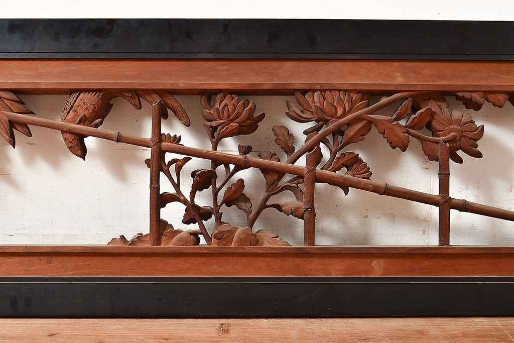 アンティーク建具　菊の花・竹　繊細に表現された彫刻が風流な彫刻欄間(明り取り、建具)(R-048482)
