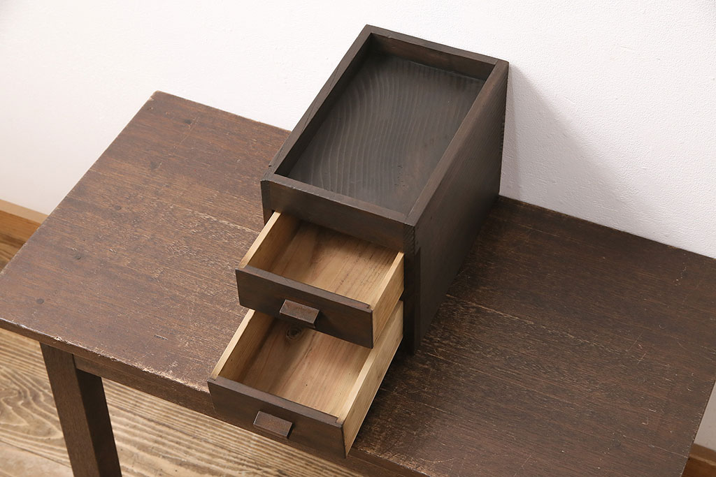 アンティーク家具　杉材　レトロな空間作りに活躍する小引き出し(小物収納)(R-048489)