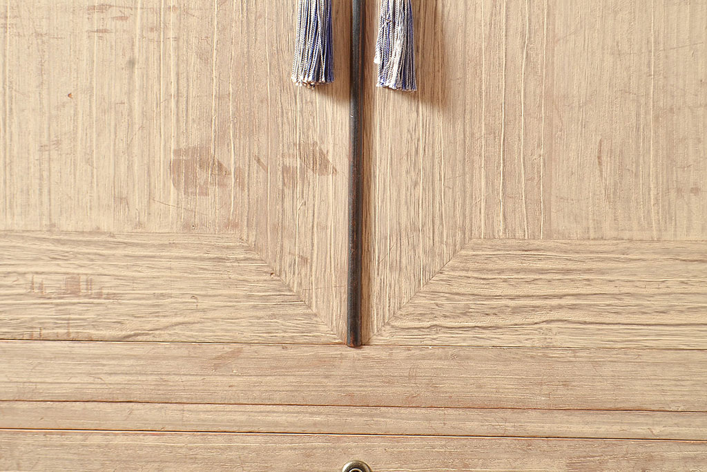 和製アンティーク　前面桐材　衣装盆付き　桐箪笥(着物箪笥、引き出し、和タンス、衣装箪笥)(R-048506)