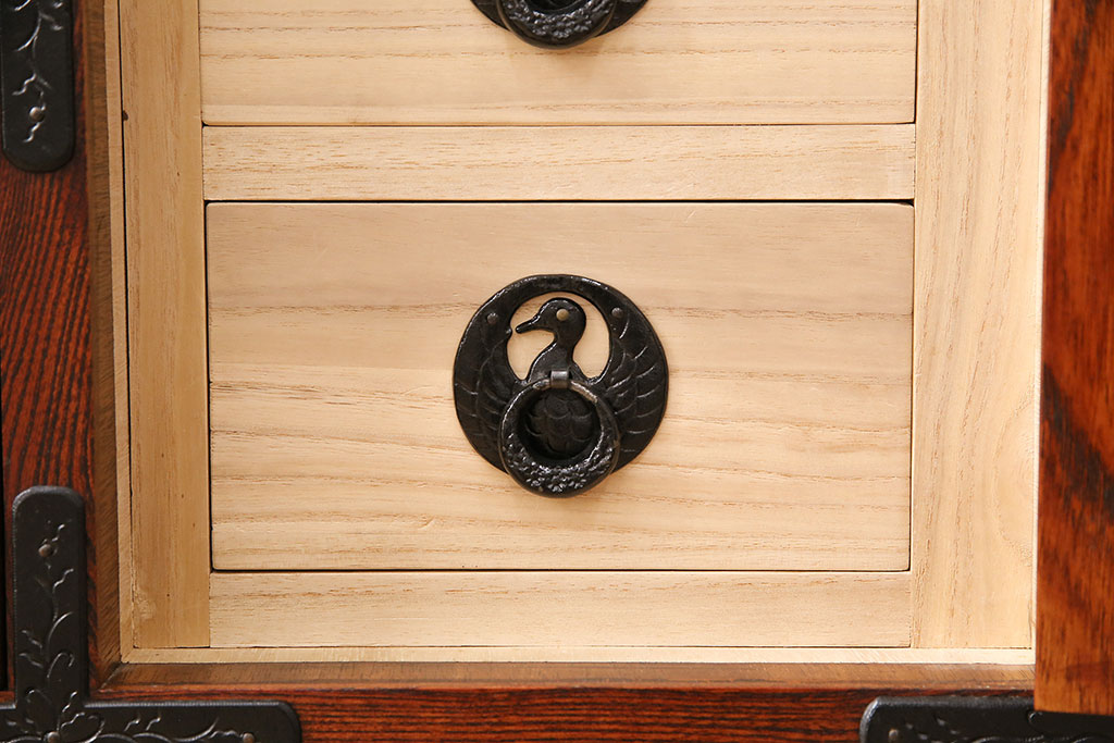 中古　伝統民芸　岩谷堂箪笥　みちのく小箪笥　天板リメイク・栗無垢材　美しい杢目と黒い金具が魅力の整理箪笥(チェスト、衣装タンス、引き出し)(R-048524)