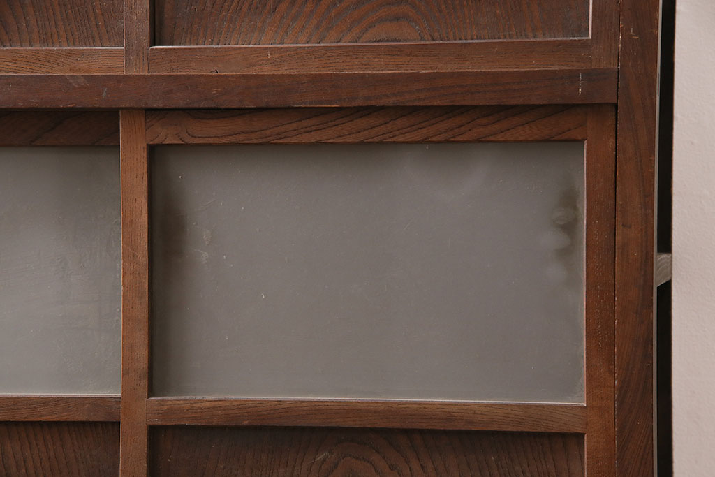 和製アンティーク　前面ケヤキ材　小振りなサイズがお部屋に取り入れやすい関東水屋箪笥(食器棚、キャビネット、収納棚)(R-048527)