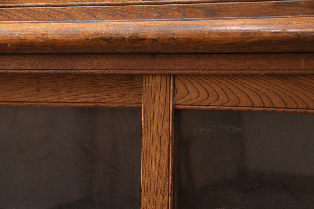 アンティーク家具　栓材　味わい深い木肌とレトロな引手が魅力の戸棚(キャビネット、ガラス戸棚、引き出し、収納棚、食器棚)(R-048546)