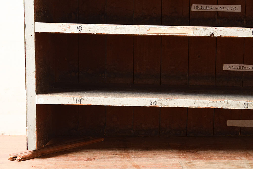 和製アンティーク　大きな下駄箱(収納棚、戸棚、靴箱)(R-048569)