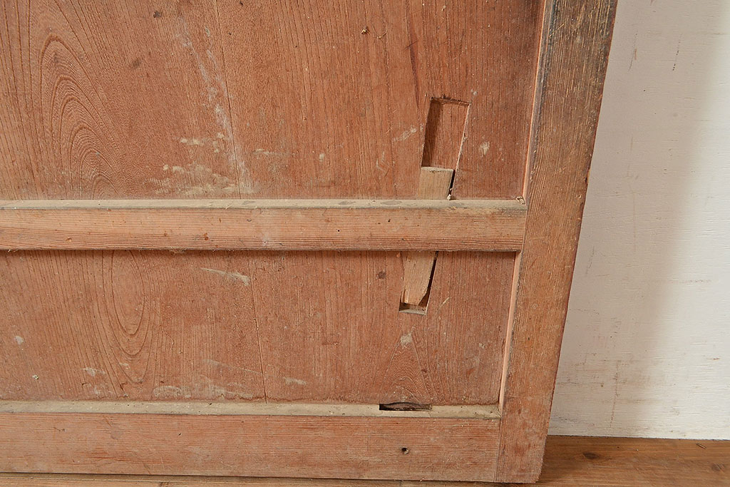 アンティーク建具　整然と並ぶ格子が上品なヒノキ材製の格子蔵戸(玄関戸、引き戸、建具)(R-048590)