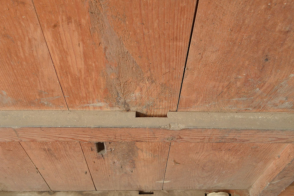 アンティーク建具　長い歳月を経た味わい深さが魅力のヒノキ材製蔵戸(玄関戸、引き戸、建具)(R-048591)