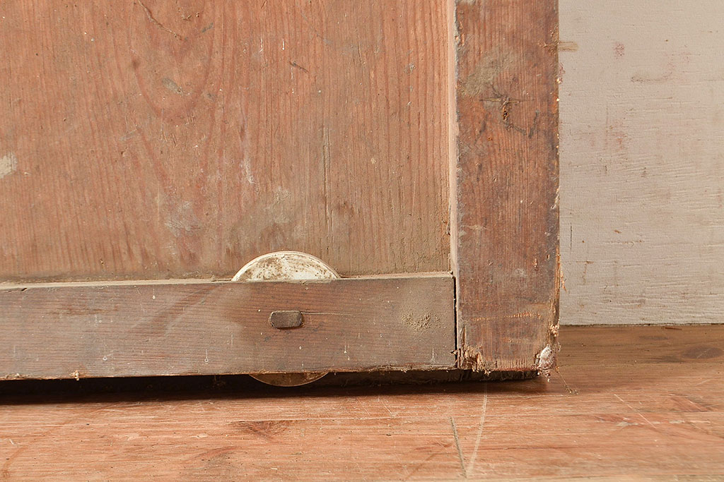 アンティーク建具　長い歳月を経た味わい深さが魅力のヒノキ材製蔵戸(玄関戸、引き戸、建具)(R-048591)