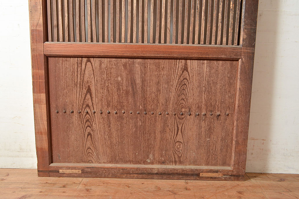 アンティーク建具　ケヤキ材・ヒノキ材・松材　木の味わいを存分に楽しめる蔵戸(玄関戸、引き戸、建具)(R-048597)