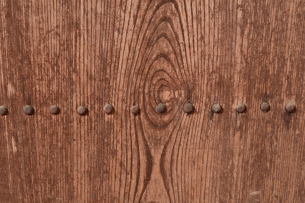 アンティーク建具　ケヤキ材・ヒノキ材・松材　木の味わいを存分に楽しめる蔵戸(玄関戸、引き戸、建具)(R-048597)