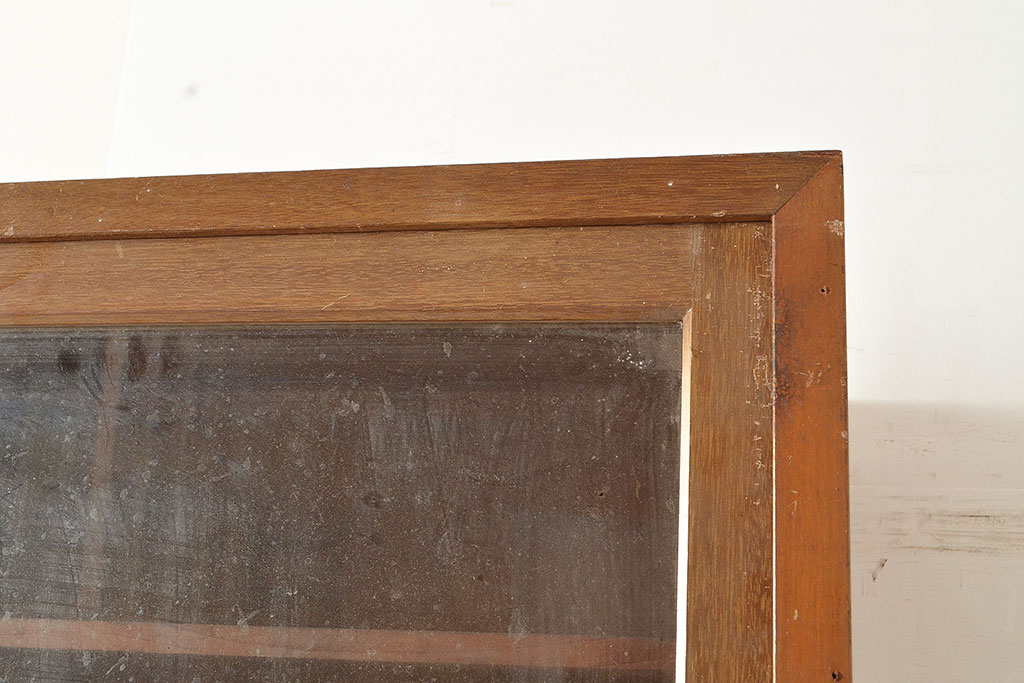 昭和レトロ　昭和中期　ラワン材　サイドボード(収納棚、戸棚、キャビネット)(R-048599)