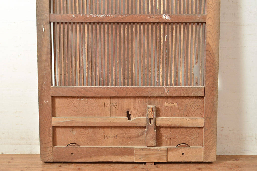 アンティーク建具　重厚な和の雰囲気を演出する総ケヤキ材製の蔵戸(引き戸、玄関戸)(R-048601)