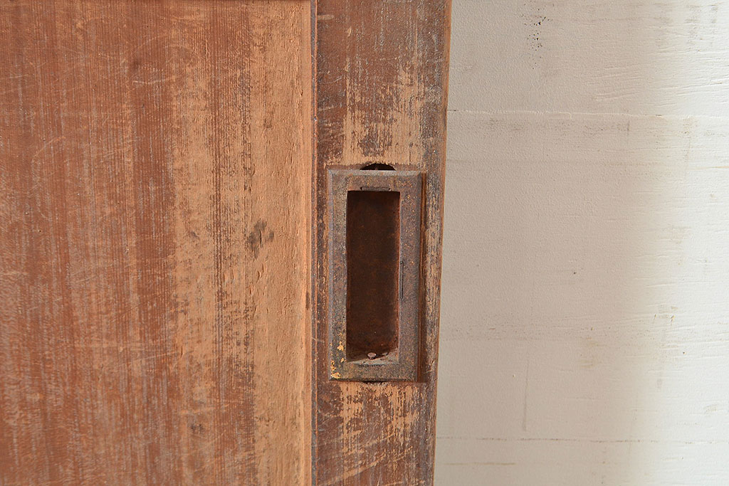 アンティーク建具　ヒノキ材　どっしりとした佇まいが風格漂う格子蔵戸(引き戸、玄関戸)(R-048606)
