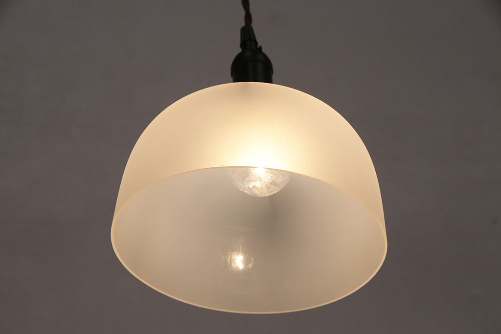 アンティーク照明　オパールガラス製　淡い光が優しいムードを演出してくれるペンダントライト(天井照明、吊り下げ照明)(R-048614)
