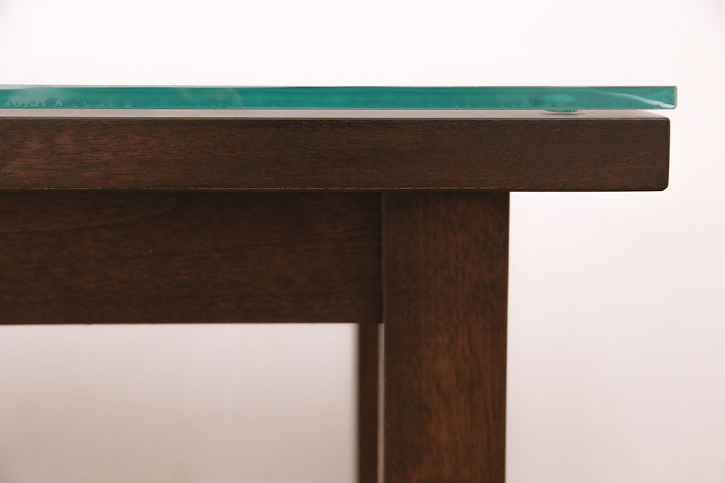 【オーダー家具実例】センターテーブルをお客様のご要望通り新規製作。レーザー加工機で製作した三重菱文様のオリジナル組子の天板で上質な和の演出を!さらにガラスの天板を取り付け、テーブルを傷から守ります。濃い色味で落ち着いた上品な雰囲気に。(リビングテーブル)