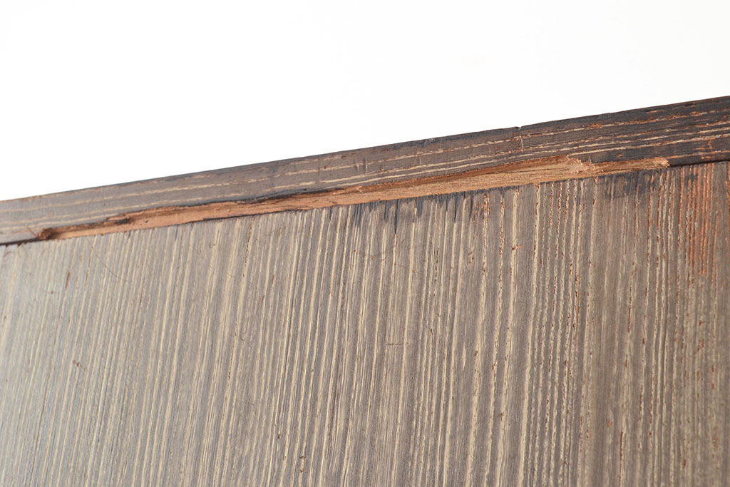 和製アンティーク　総桐材　梅の意匠が魅力の布団箪笥(収納箪笥、桐箪笥、和箪笥、桐たんす)(R-048641)